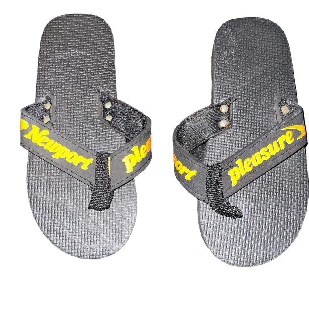 Vintage Newport Pleasure Men’s Flip Flops Thong Sandals Men’s Size 6-6.5…